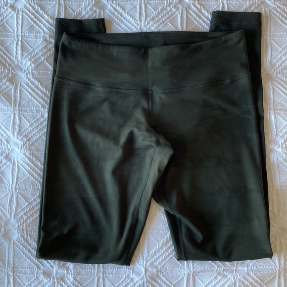LULULEMON | Camo Wunder Under | Size 8 | EEUC - Picture 2 of 5